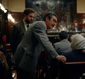 Darín es el fiscal Julio Strassera y Lanzani su adjunto Luis Moreno Ocampo. Darín es el fiscal Julio Strassera y Lanzani su adjunto Luis Moreno Ocampo.