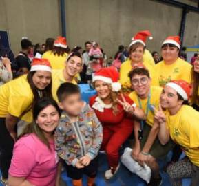 La ex alcaldesa Barriga entregando regalos en la fiesta de navidad 2019 de Maipú La ex alcaldesa Barriga entregando regalos en la fiesta de navidad 2019 de Maipú