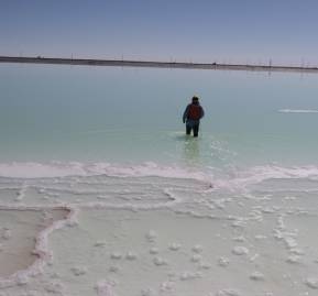 El salar de Uyuni, en Bolivia, es la reserva de litio más grande del planeta. Foto: Iván Paredes El salar de Uyuni, en Bolivia, es la reserva de litio más grande del planeta. Foto: Iván Paredes