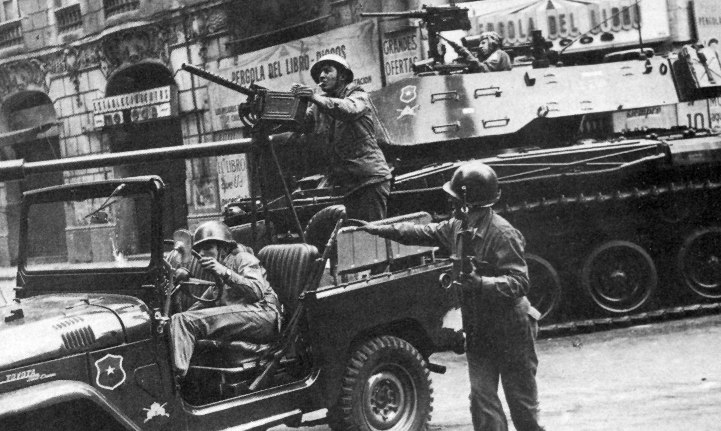 Tropas desplazándose a la Plaza de la Constitución. Foto de Horacio Villalobos Tropas desplazándose a la Plaza de la Constitución. Foto de Horacio Villalobos