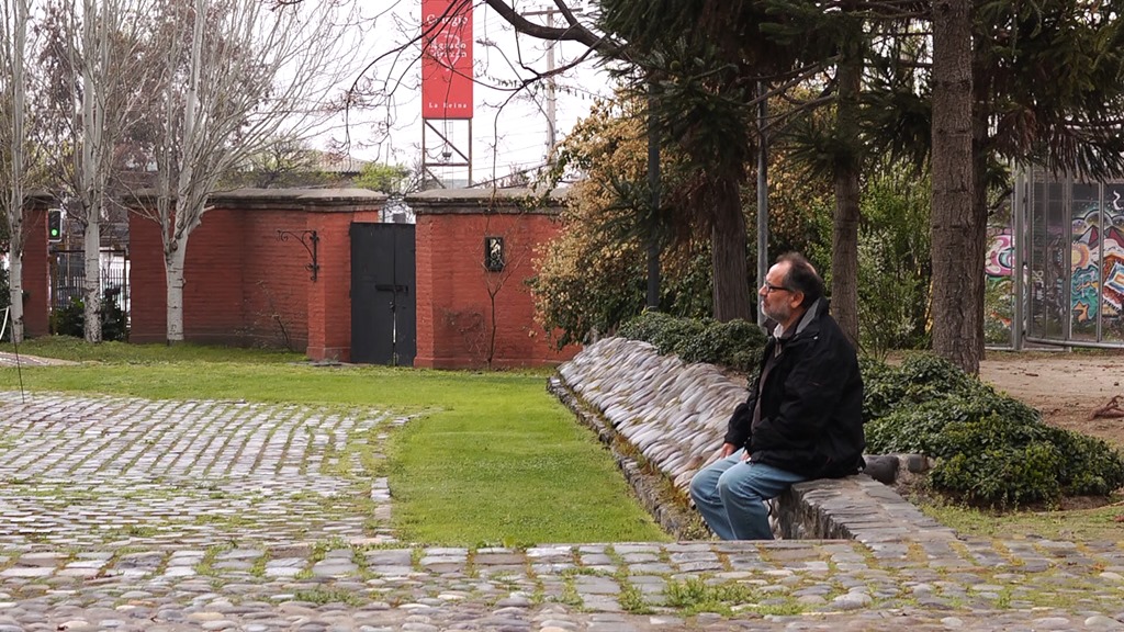 El protagonista de El Color del Camaleón en Villa Grimaldi.