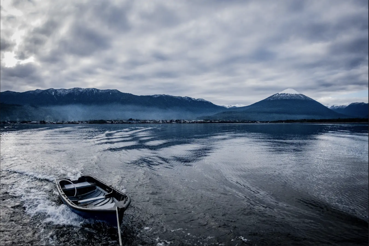 Vista del volcán Hornopirén desde el canal Comau. Foto: Juan Pablo Espinoza. Vista del volcán Hornopirén desde el canal Comau. Foto Juan Pablo Espinoza