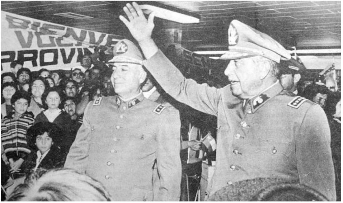 General Juan Guillermo Toro Dávila junto al dictador, Augusto Pinochet