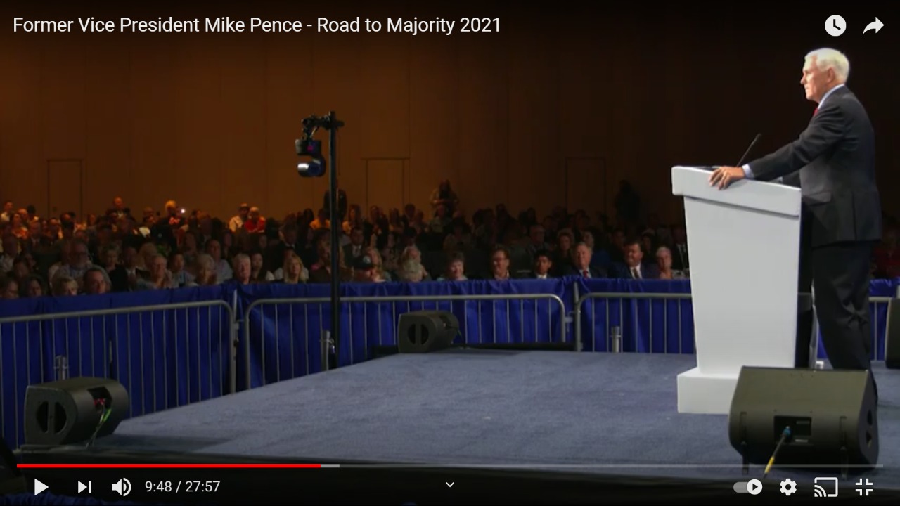 Conferencia del ex vicepresidente de Estados Unidos, Mike Pence, donde no se utiliza mascarilla en espacio cerrado Conferencia del ex vicepresidente de Estados Unidos, Mike Pence, donde no se utiliza mascarilla en espacio cerrado