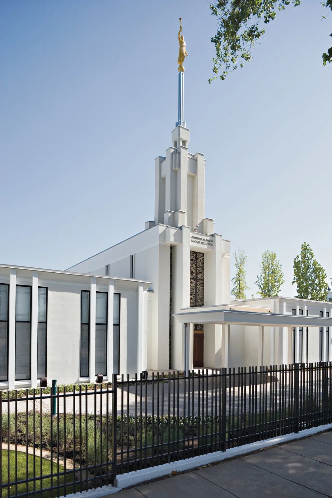 El Templo de Santiago de Chile, construido y operado por La Iglesia de Jesucristo de los Santos de los Últimos Días El Templo de Santiago de Chile, construido y operado por La Iglesia de Jesucristo de los Santos de los Últimos Días