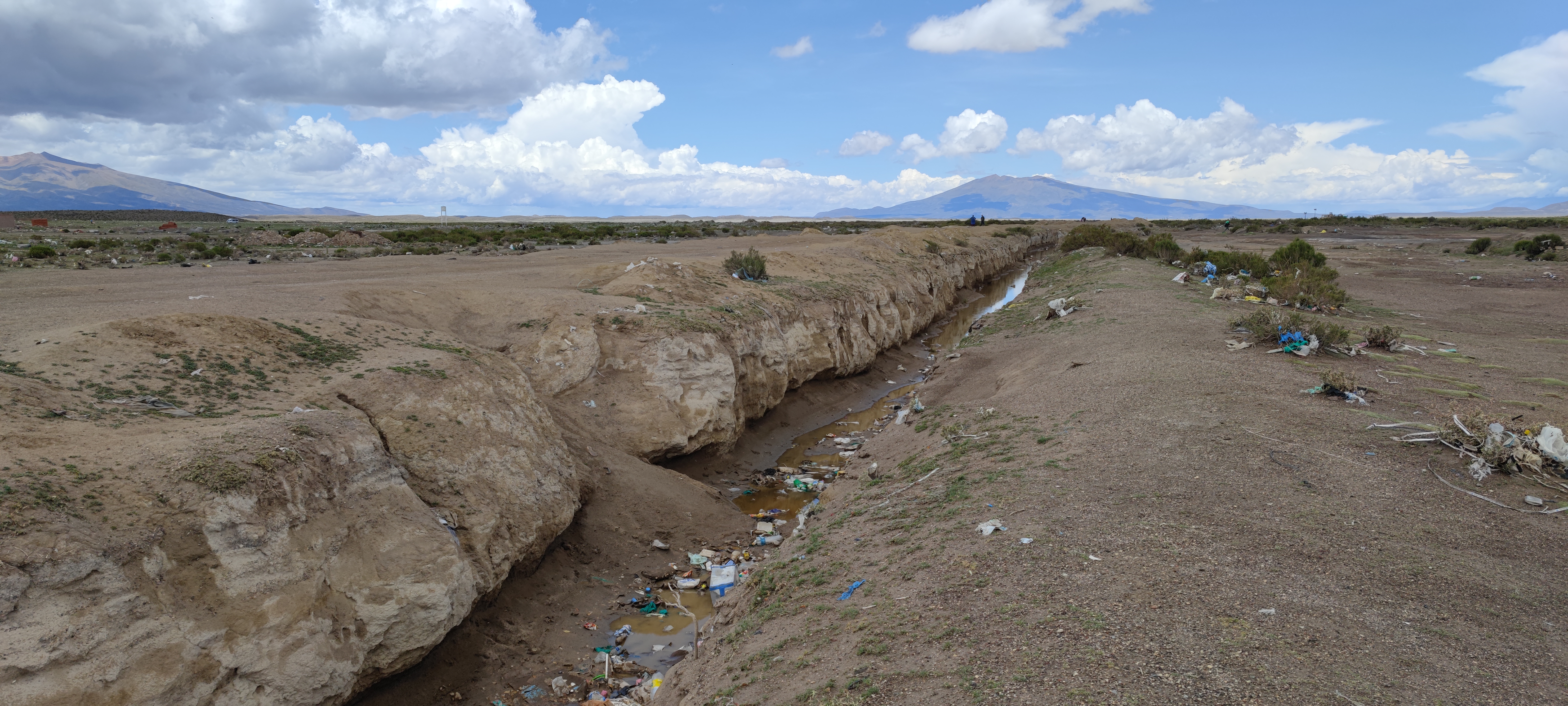 Zanja que divide parte de la frontera de Chile con Bolivia Zanja que divide parte de la frontera de Chile con Bolivia